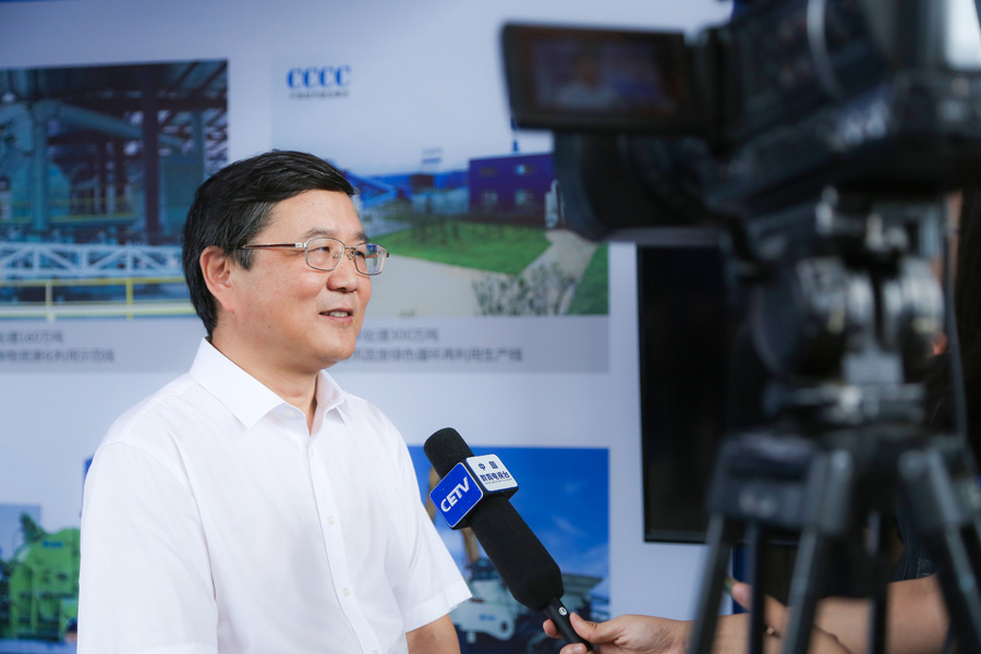 山美股份董事长杨安民接受中国教育电视台采访，谈建筑垃圾资源化处理